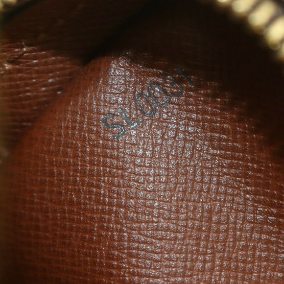 Louis Vuitton Danube Handbag Monogram Canvas - Picture 9 of 10